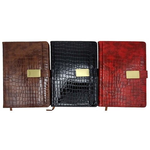 Щоденник А5 недатований на магніті "Лаковий з візитницею" золотий край 150 аркушів, ш/зам 